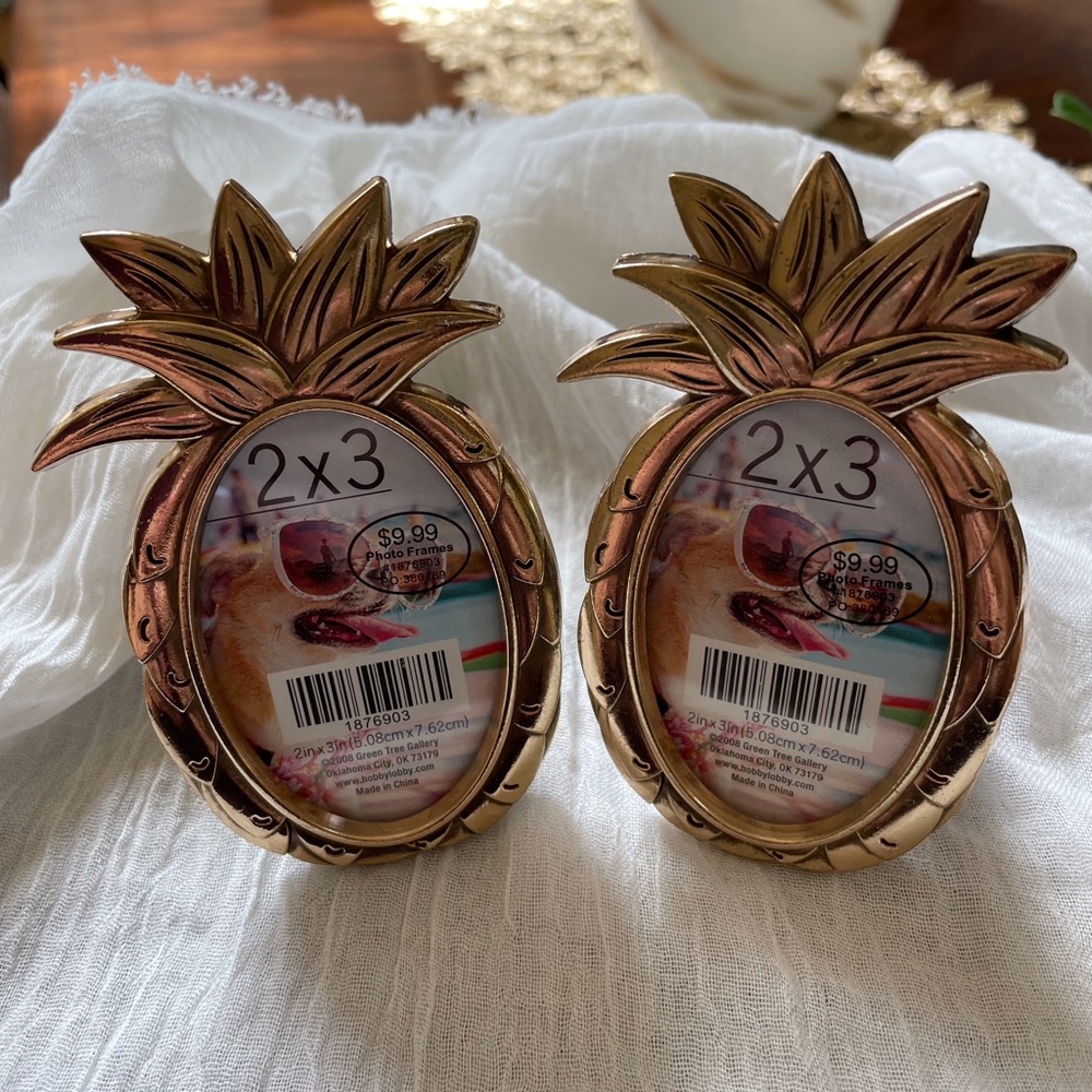 Gold Pineapple Picture Frames (NWT)